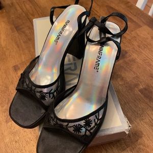 Mainframe Size 8 1/2 Black Heels Vintage Like New Condition Beautiful details!